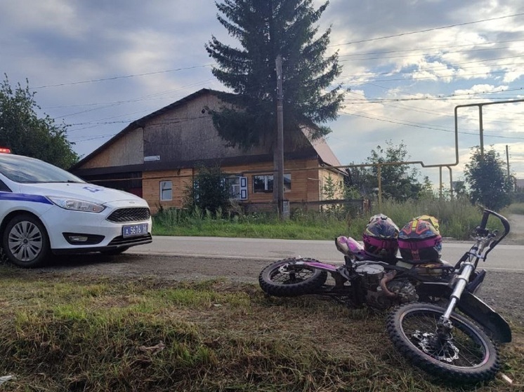 В свердловском поселке травмировались два подростка, ехавших на питбайке