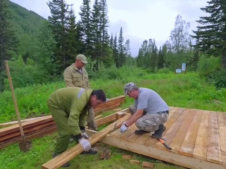 Специальные настилы для палаток туристов появились на Ивановских озерах