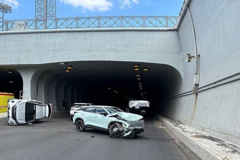 В Самаре 49-летний водитель «девятки» влетел в 44-летнею женщину на Land Rover