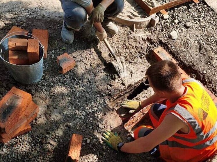 Во Владивостоке прочистили больше 140 метров ливневок