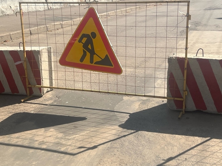 В Орле у Южного рынка укладывают асфальт