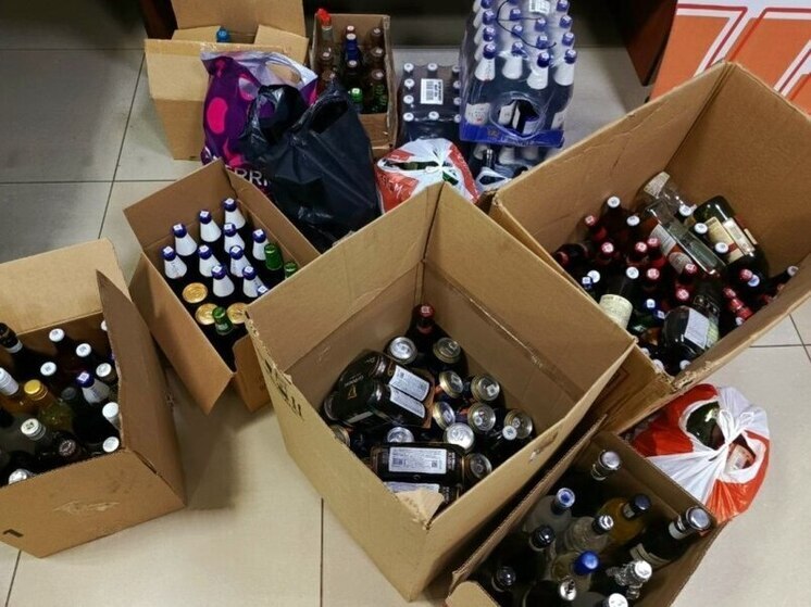 Почти 140 бутылок нелегального алкоголя изъяли в магазине Читы