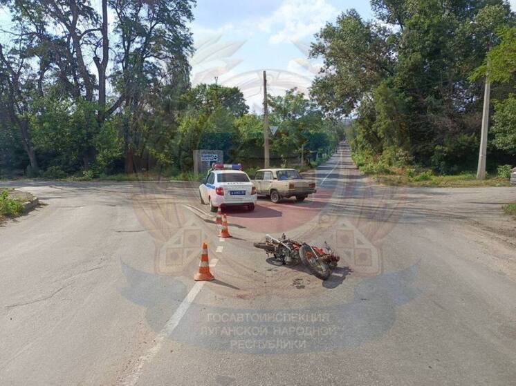 В ЛНР девушка на мопеде устроила ДТП