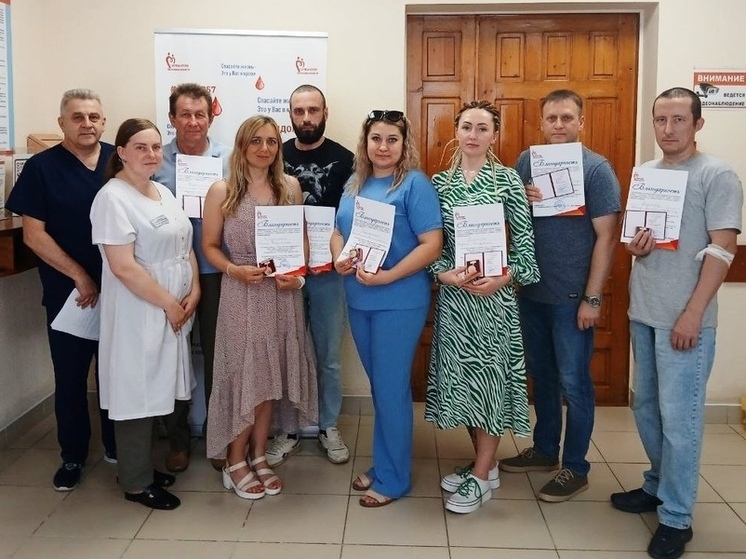 В Орле наградили почётных доноров крови