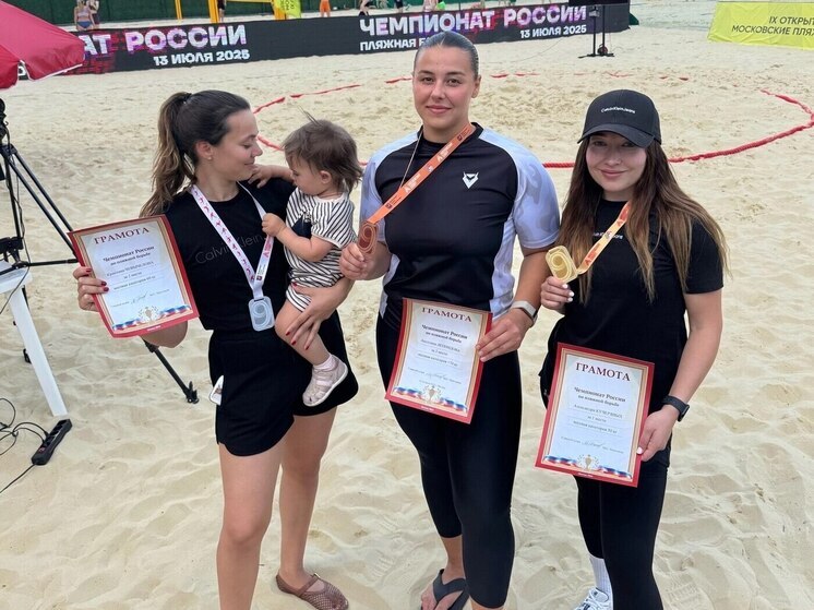 Курские спортсменки завоевали полный комплект наград на чемпионате России по пляжной борьбе