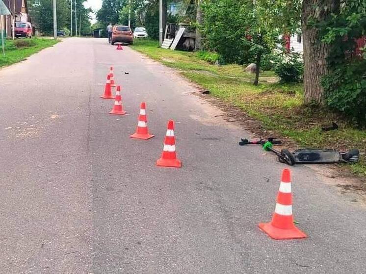 Юная гонщица на самокате пострадала в ДТП с иномаркой в Крестцах