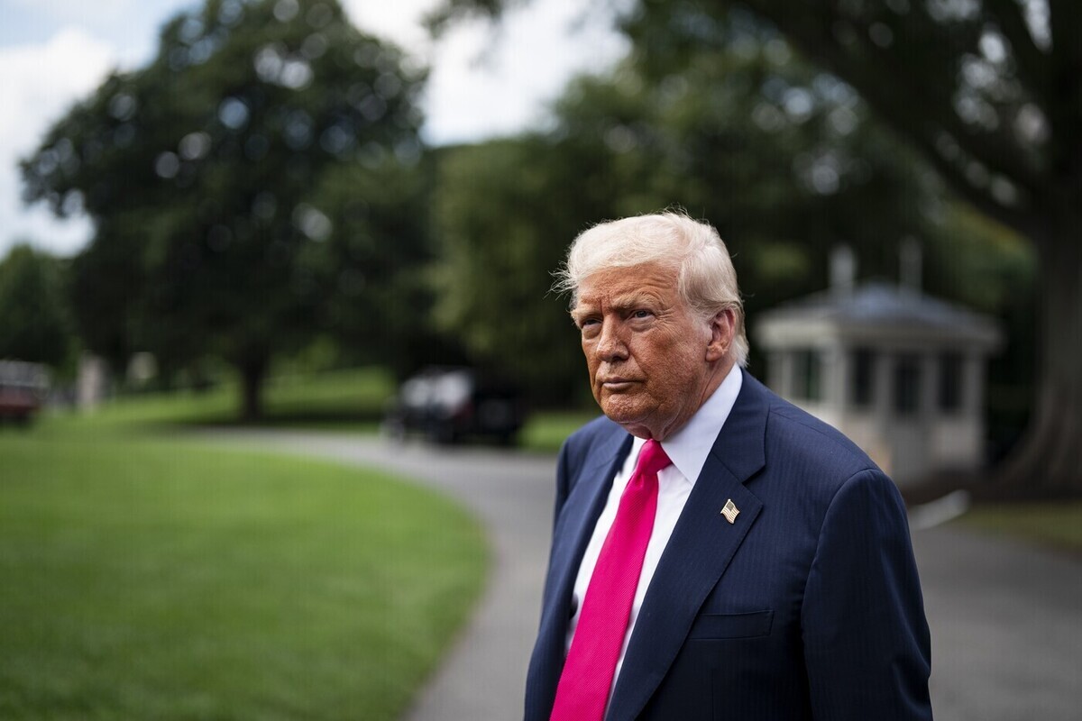 Трамп столкнулся с растущим недовольством решением утаить информацию о педофиле