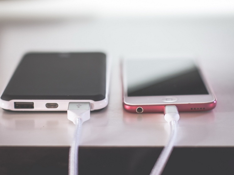 Зарядка телефона в ванной: угроза, о которой нужно помнить