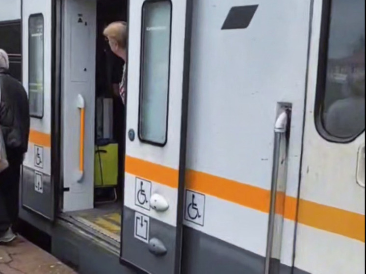 Женщина попала под поезд на станции в Одинцовском округе