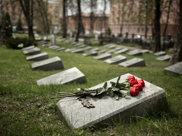 В РПЦ рассказали, как правильно ухаживать за могилой близкого человека