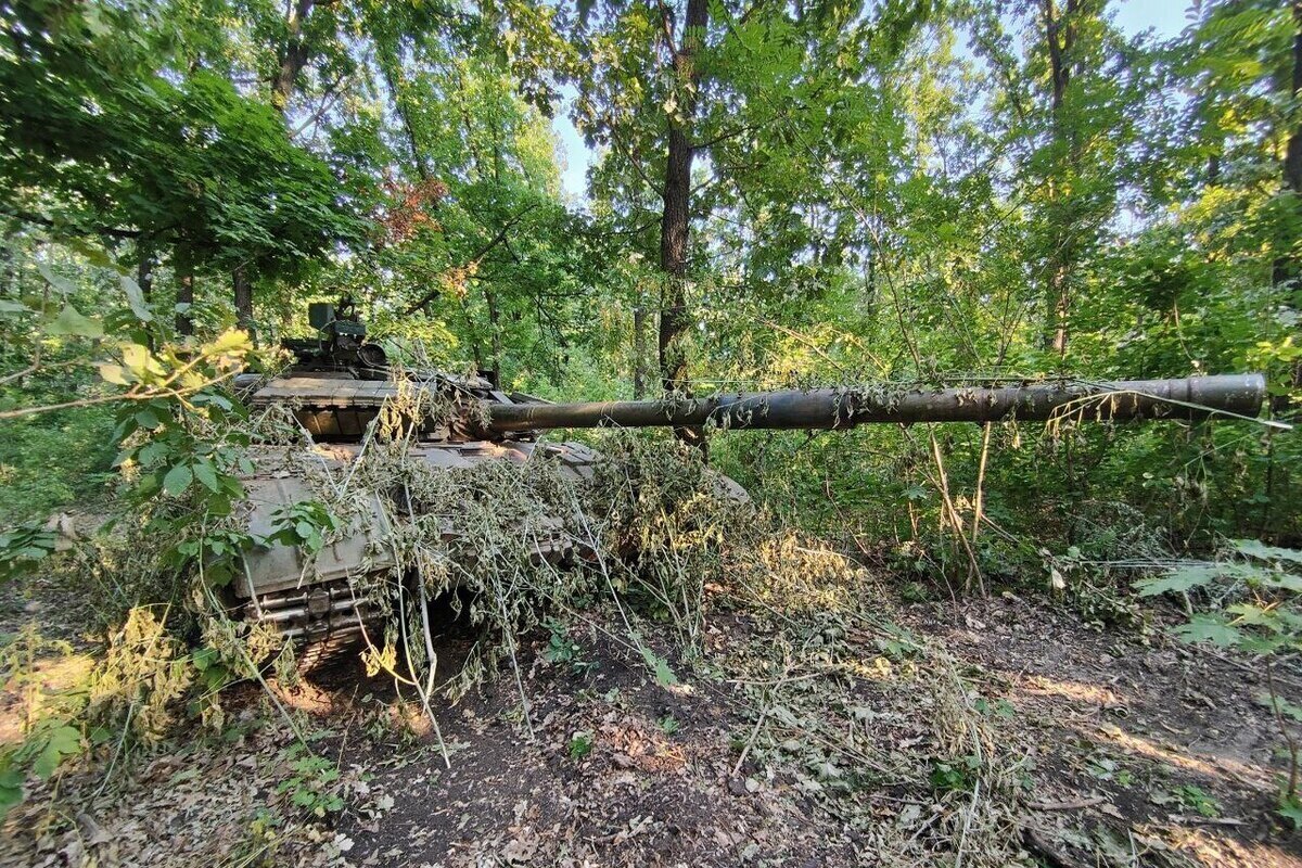 Армия России ударила по военным предприятиям и топливным объектам Украины