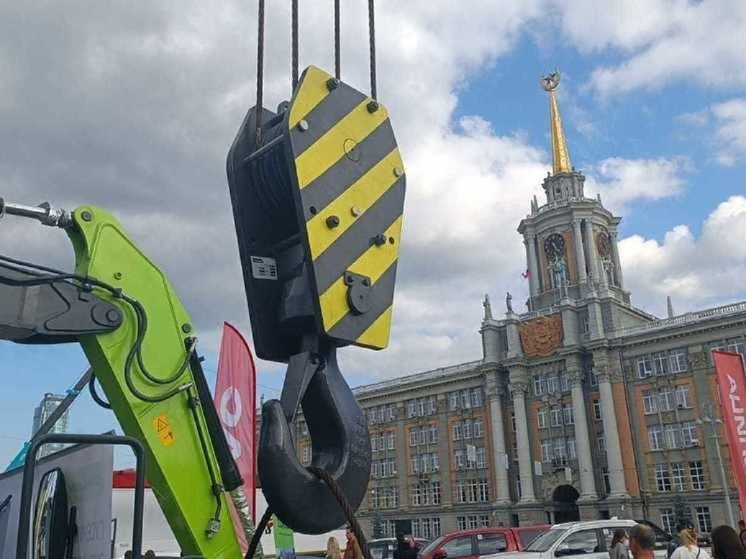 В центре Екатеринбурга перекроют движение в День строителя