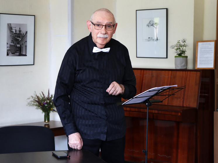 Волшебство поэзии: как в Пскове прошел поэтический вечер Владимира Луцкера