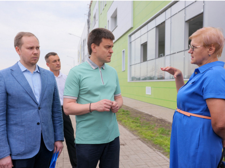 Губернатор Михаил Котюков лично проинспектировал возведение новых школьных корпусов