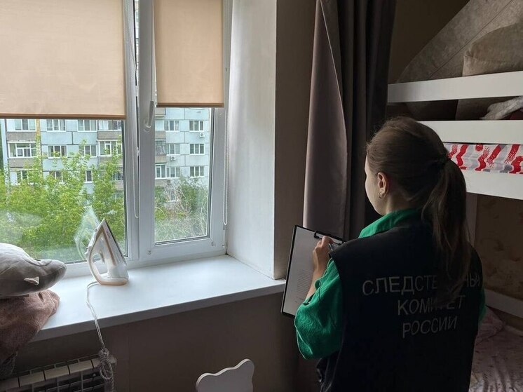 Следователи проводят проверку по факту падения ребенка из окна в Пензе