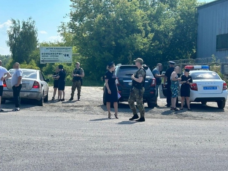 12 автомобилей арестовали нижегородские приставы за 2 часа работы