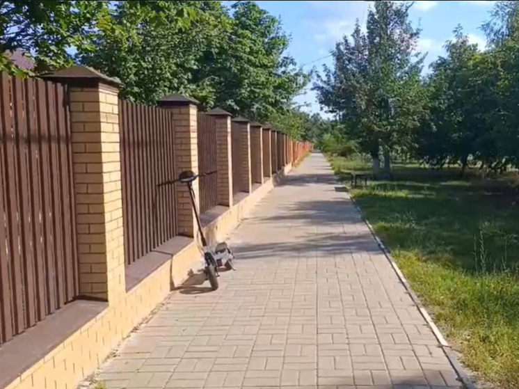 В Новом Осколе 10-летний самокатчик сбил женщину на тротуаре