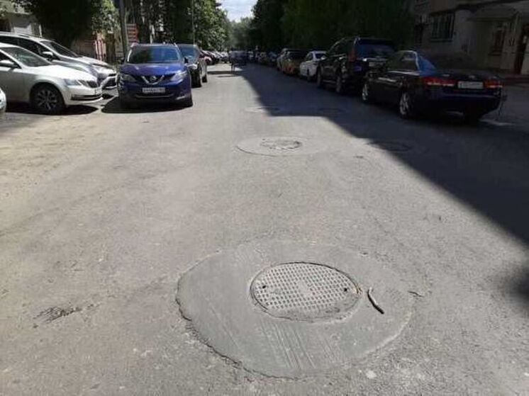 Жители Октябрьского района Саратова жалуются на лязгающий люк