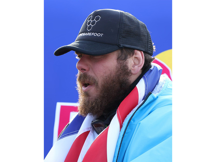 Британский экстремал Росс Эджли отправился вплавь вокруг Исландии