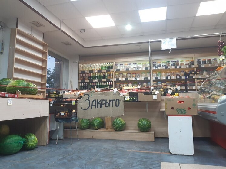 Незаконный торговый ларёк с фруктами демонтировали на проспекте Энгельса