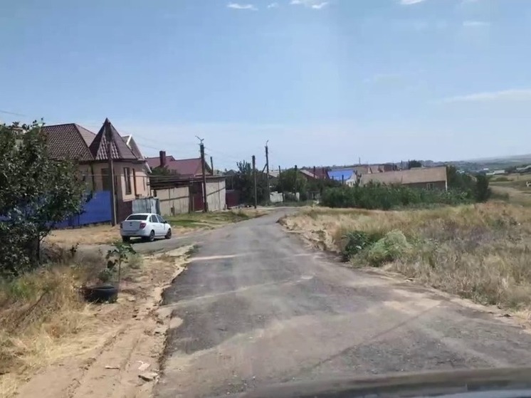 По просьбе жителей на одной из улиц Элисты привели в порядок дорогу