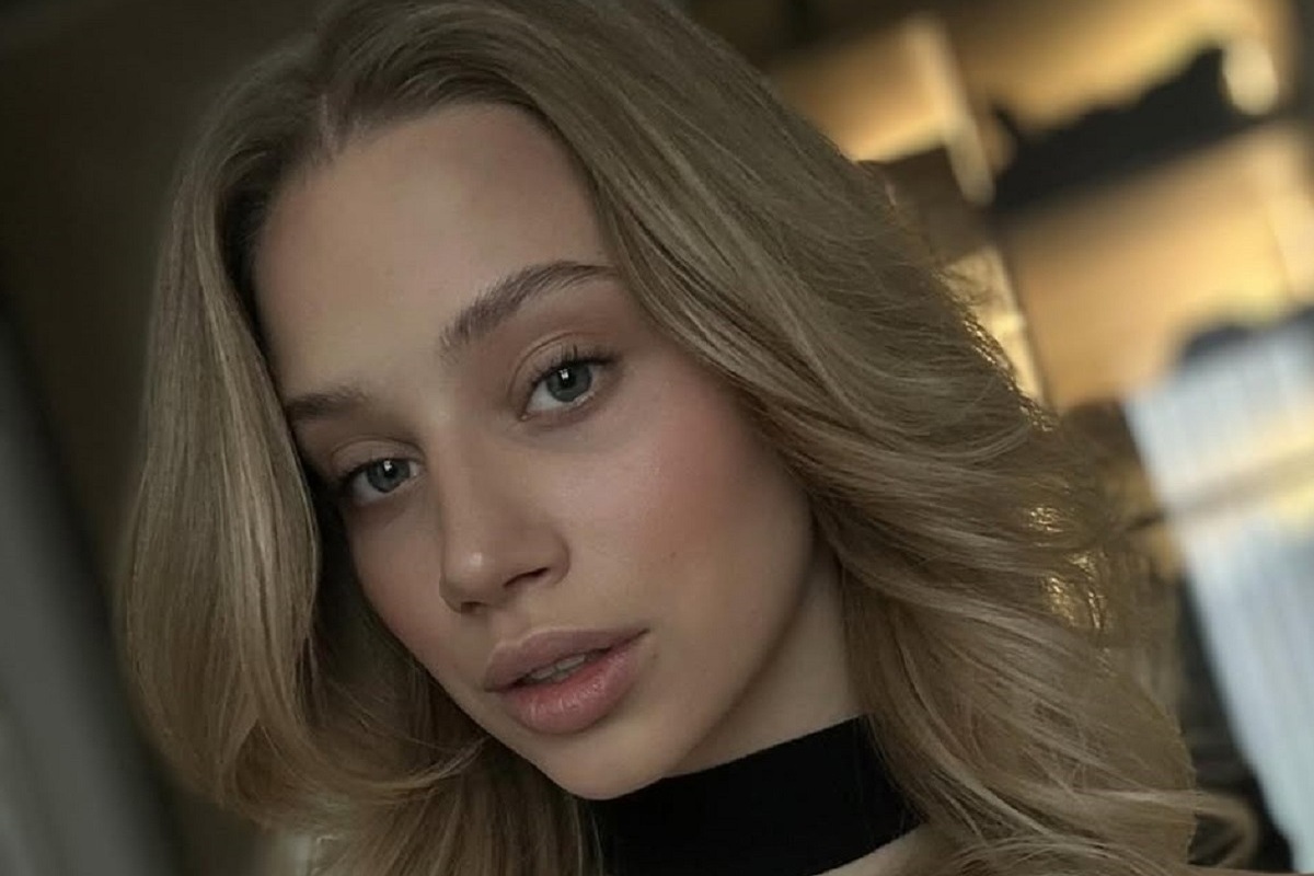 Синхронистка наслаждается морем и солнцем