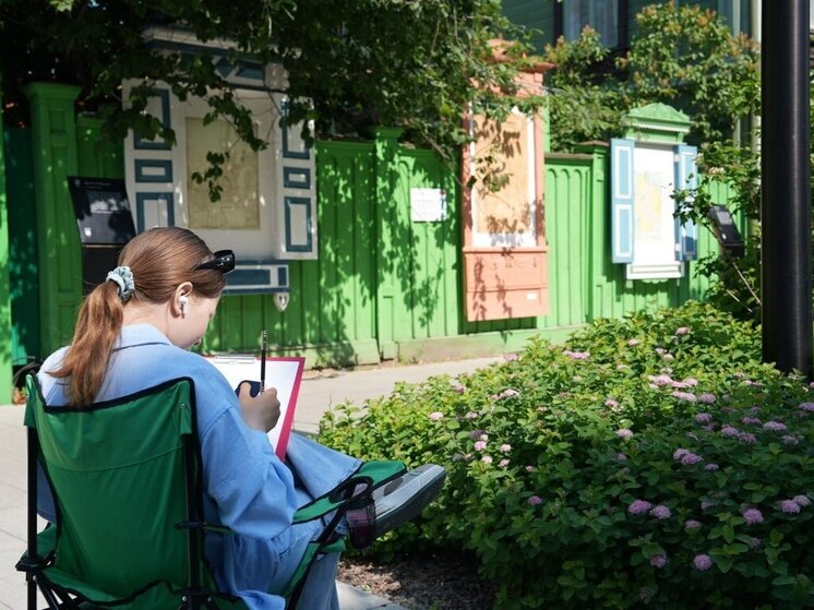 На улице Дзержинского установили первый отреставрированный наличник проекта «Улица-музей»