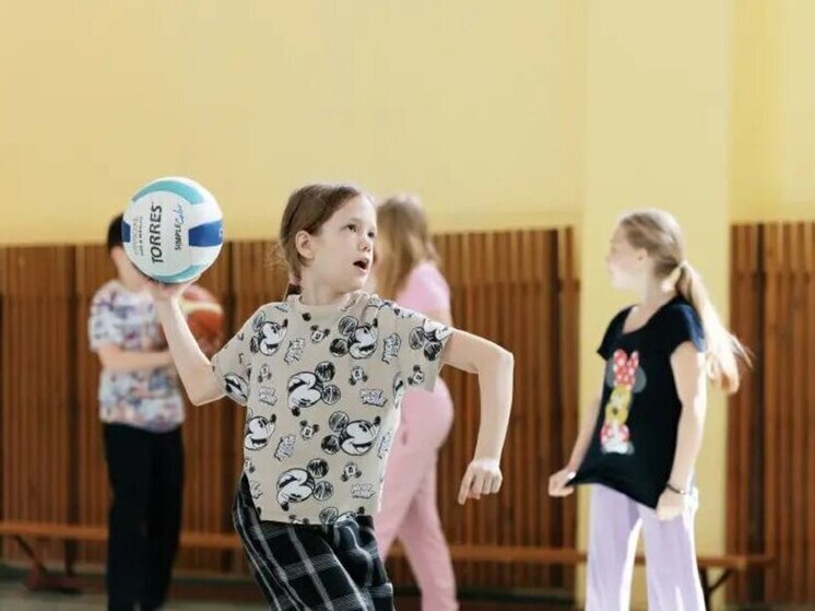 В рамках проекта "Университетских смен" почти 100 детей из ЛНР прибыли в Алтайский край