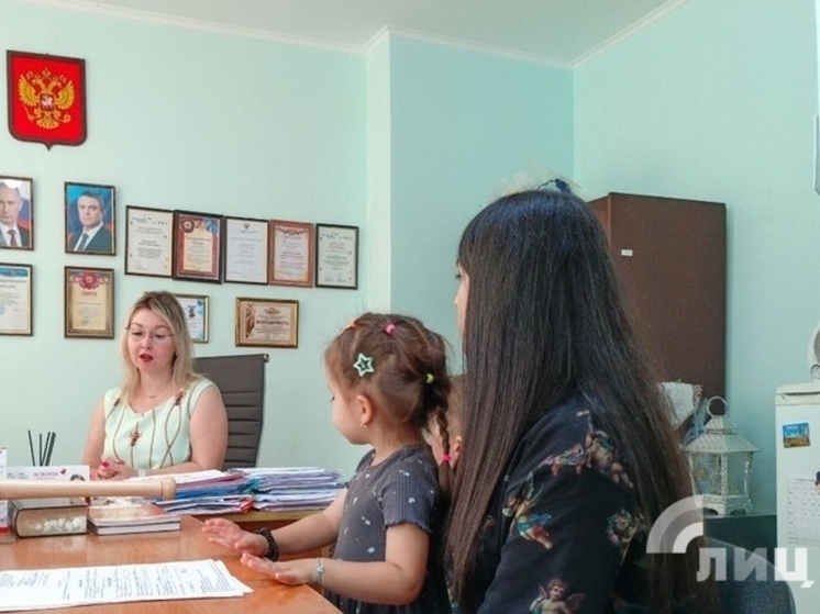 В этом году учебные заведения ЛНР планируют принять на обучение в первые классы свыше 8000 детей