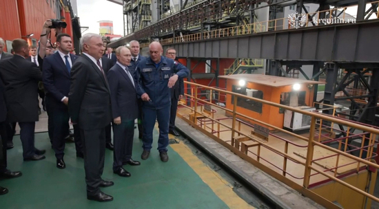  Путин прибыл с рабочей поездкой в Уральский федеральный округ: видео