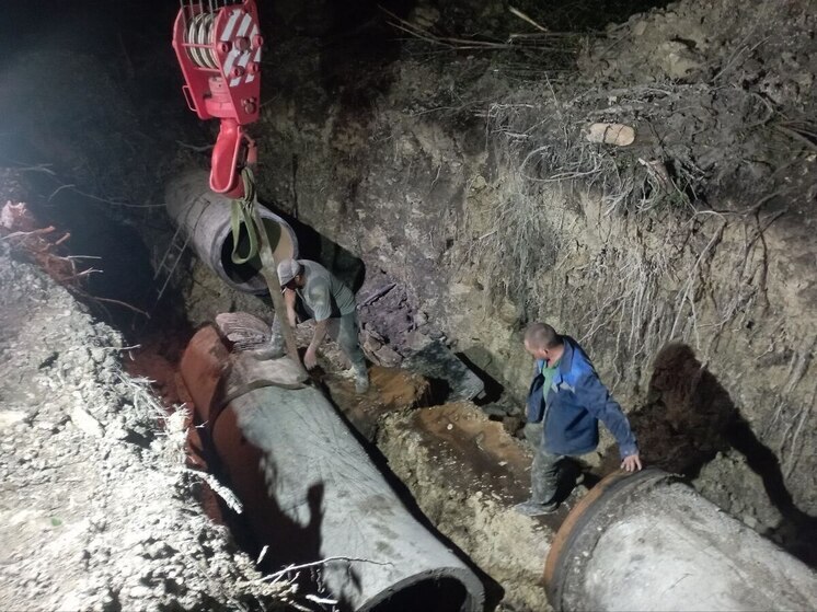 В Луганске продолжаются активные работы по устранению аварии на магистральном водоводе