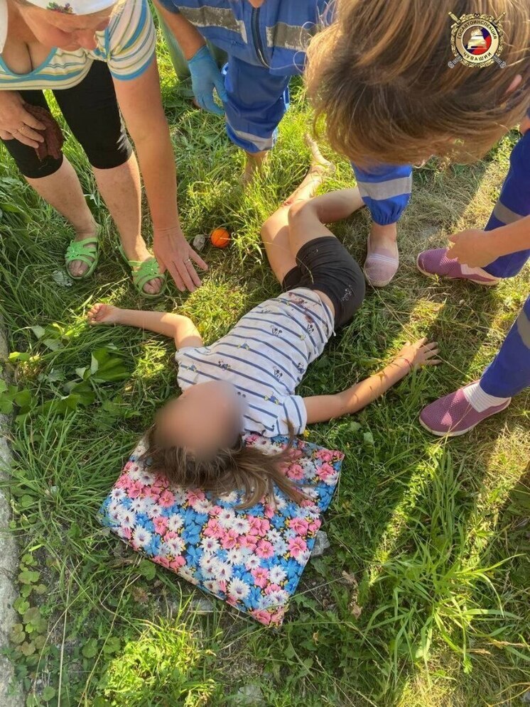 На мопеде без прав: в Ядринском округе 15‑летний байкер сбил семилетнюю девочку