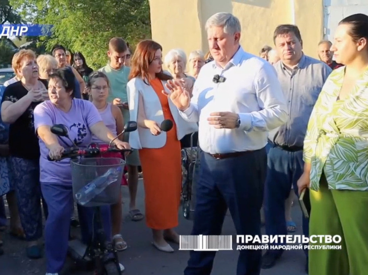 Андрей Чертков посетил сход жителей 3-го Восточного поселка Донецка по поручению Дениса Пушилина