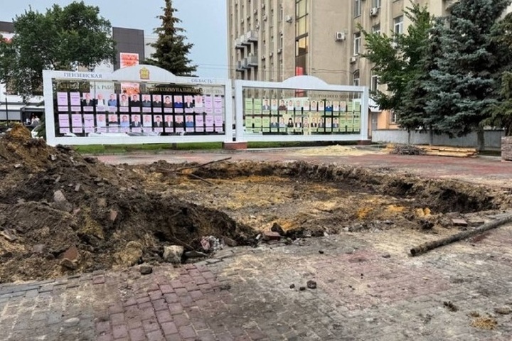 В Пензе демонтировали неработающий фонтан в сквере Ермина