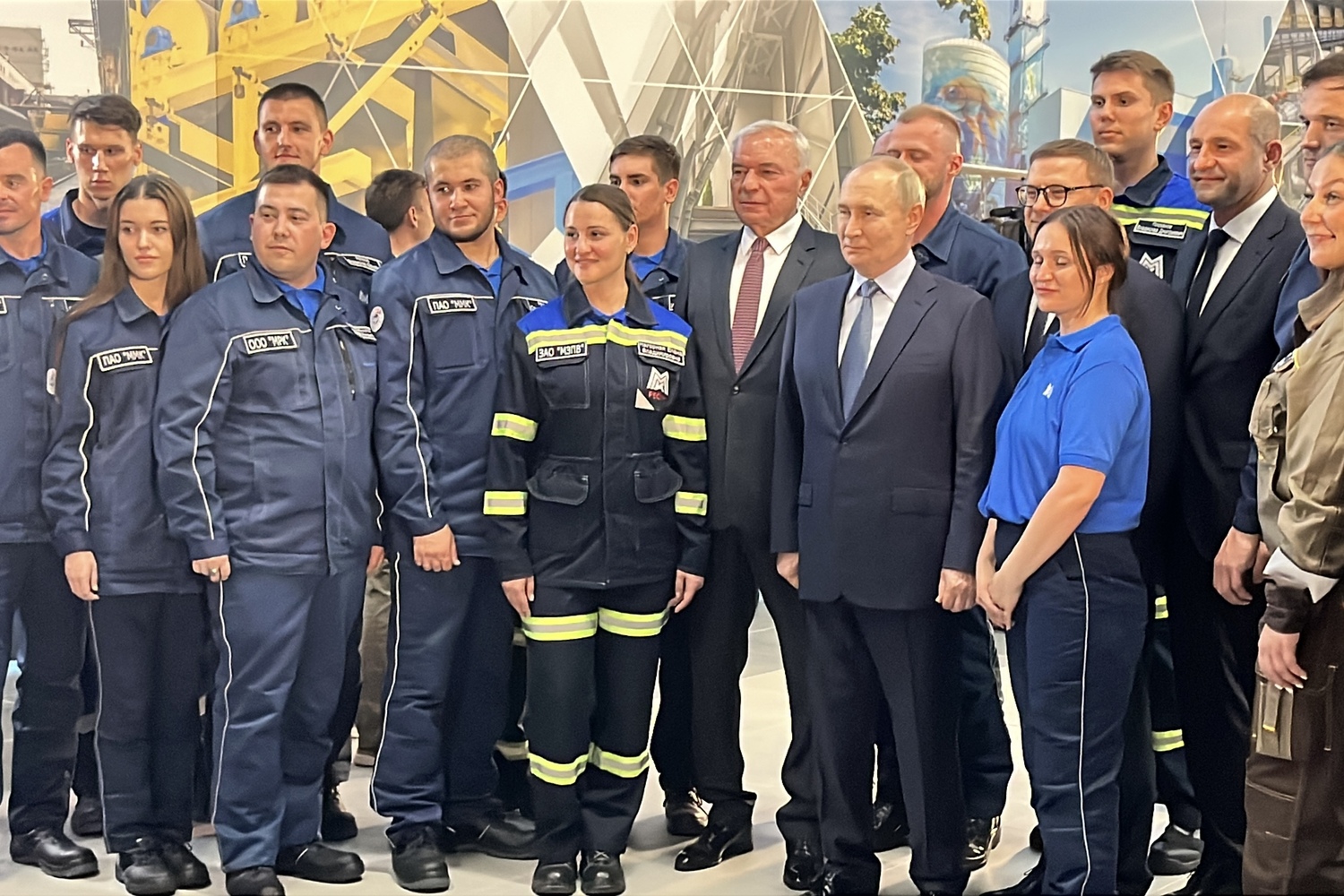 Presidente Putin inspeccionando las instalaciones industriales