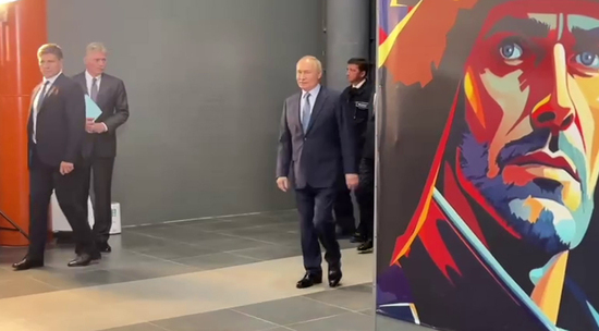 Путин в Магнитогорске: мощь металлургии и диалог с трудовым коллективом