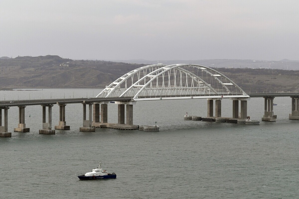 На Крымском мосту ввели временные ограничения на проезд автотранспорта
