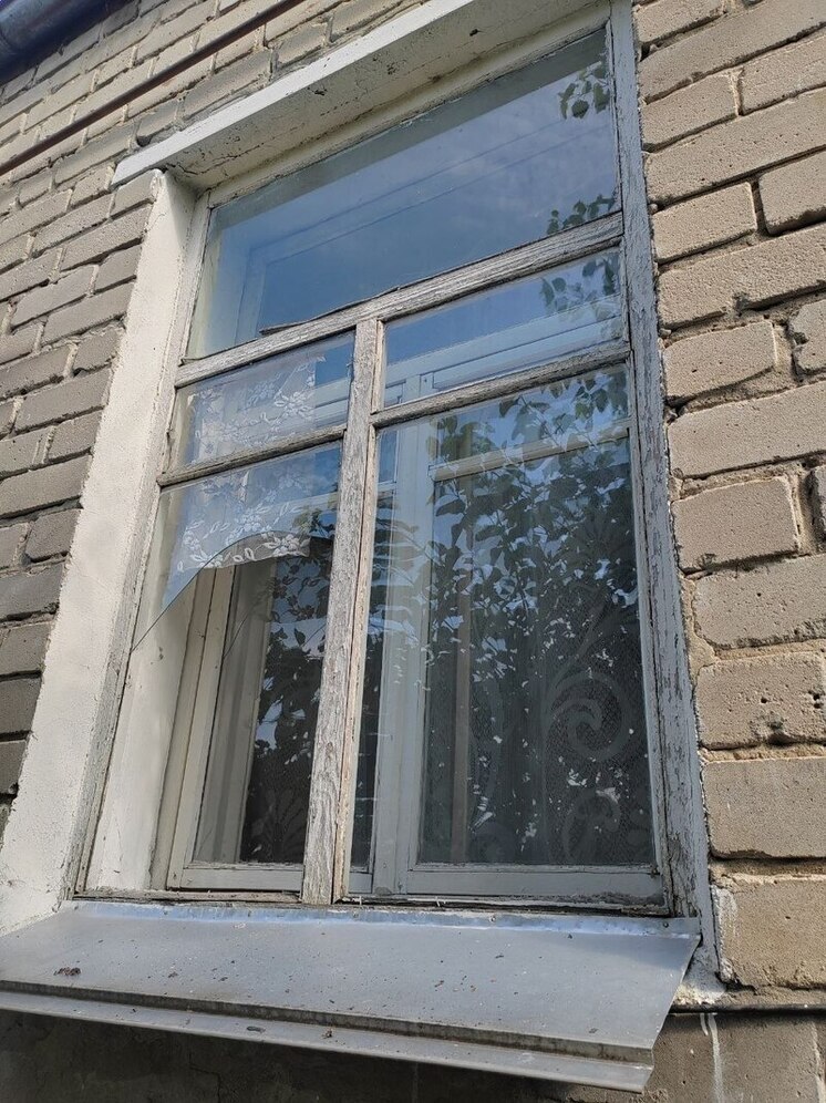 Фрагменты БПЛА попали в многоквартирный дом: воронежцы покинули жилье