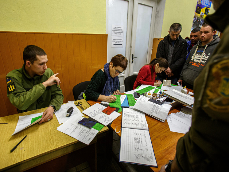 Подполье: темпы мобилизации на Украине снизились после ударов ВС РФ