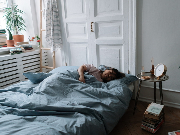 Не просто поза: как положение тела во время сна раскрывает ваши психологические особенности