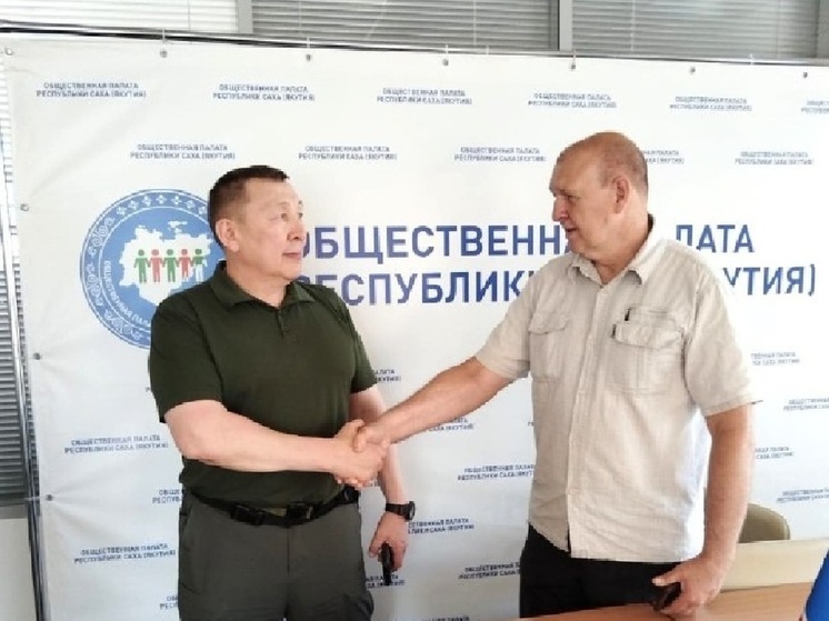 Герой России Александр Колесов передал для пострадавших от паводка в Оймяконском улусе 100 тысяч рублей