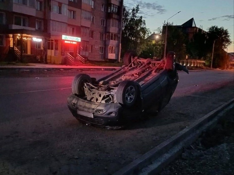 В Горно-Алтайске «Лада» опрокинулась после столкновения с иномаркой