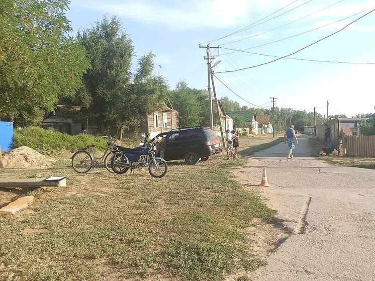 Под Волгоградом 13-летний подросток на мопеде сбил 38-летнюю велосипедистку