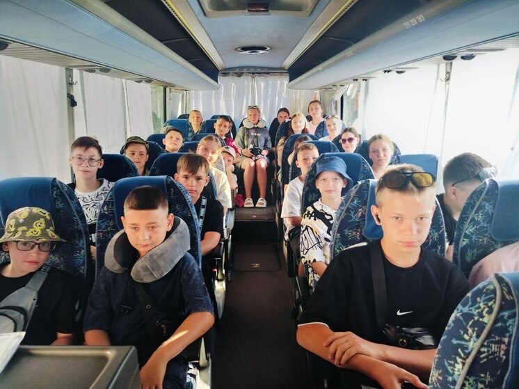 Почти 100 детей из Шахтерска отправились в оздоровительный лагерь «Мир»