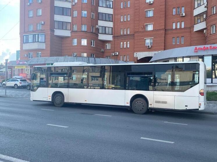 В Липецке госпитализировали женщину, упавшую в автобусе