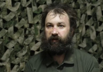 Наши войска почти каждый день отбивают у противника все новые укрепрайоны,  солдаты ВСУ оставляют позиции одну за другой. Основная их часть – мобилизованные, не умеющие сражаться гражданские. Итог – постреляв немного, они бегут с поля боя. Об этом рассказал штурмовик группировки «Восток» с позывным «Бода». 