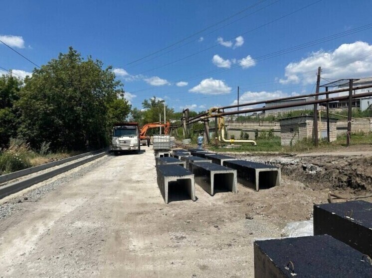 Строители из Оренбургской области занимаются восстановлением дорожной инфраструктуры в Перевальске