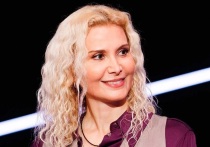 51-летняя тренер по фигурному катанию Этери Тутберидзе стала героиней нового номера журнала о жизни звезд. Фотографии наставницы плеяды чемпионок украсили обложку и развороты издания.