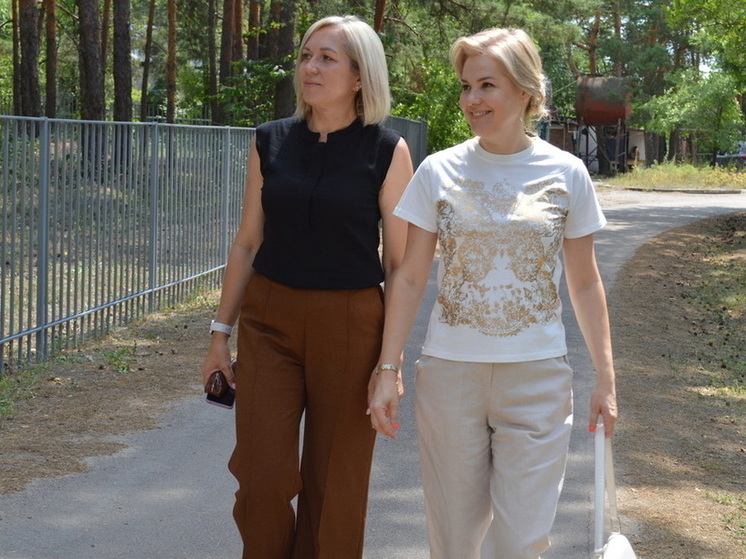 Председатель Общественной палаты совершила рабочую поездку в детские лагеря Павловского района