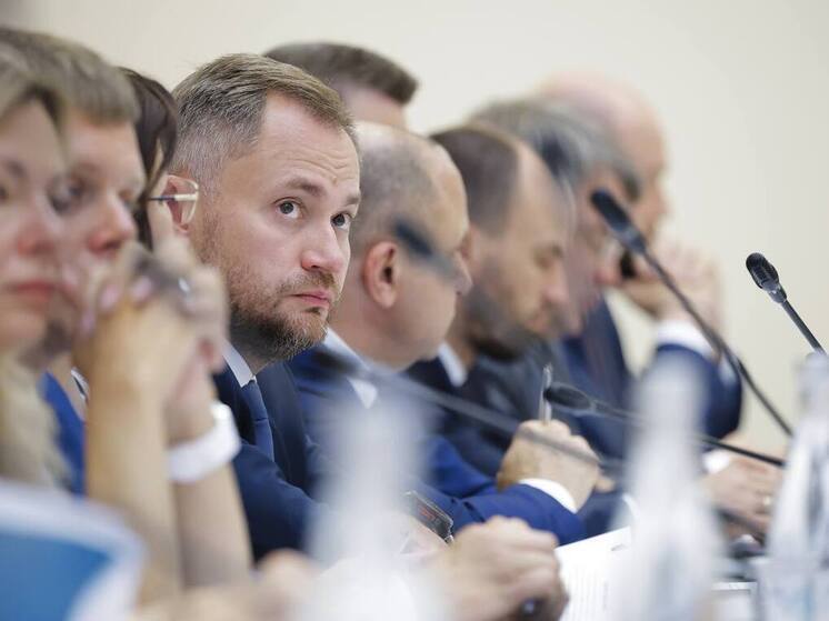 Губернатор Федорищев поручил Шабалатову устранить провалы на дорогах Самары